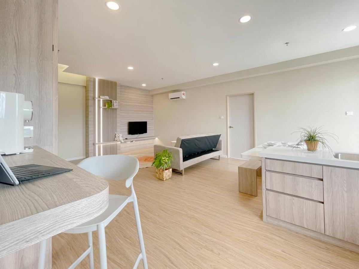 Queensland Suites At Aru Suites, Кота-Кинабалу Экстерьер фото