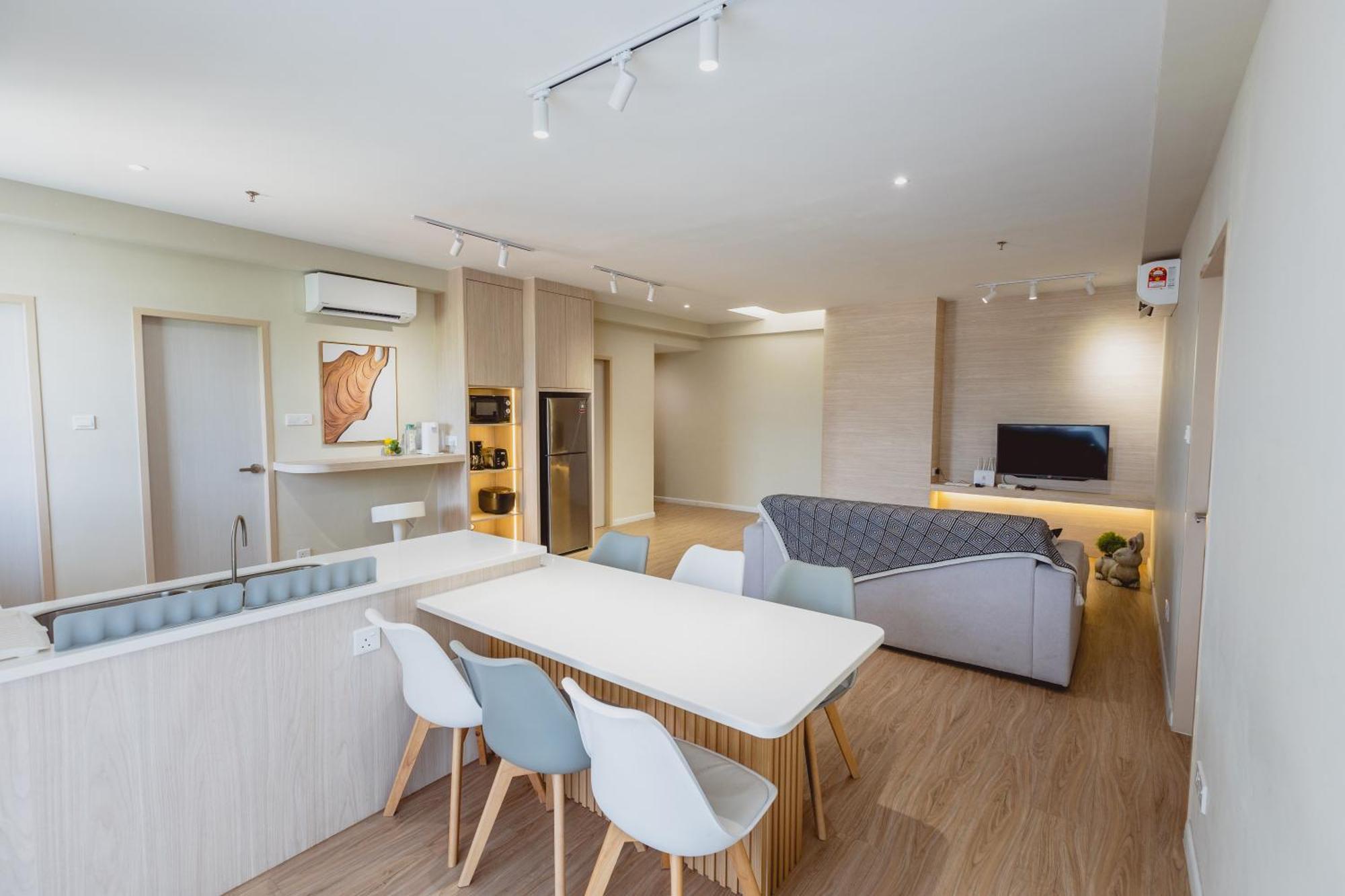 Queensland Suites At Aru Suites, Кота-Кинабалу Экстерьер фото